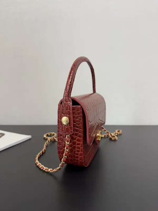 Chanel Сумка 26A Métiers d'Art 20 см в шкірі крокодила — Фото 2