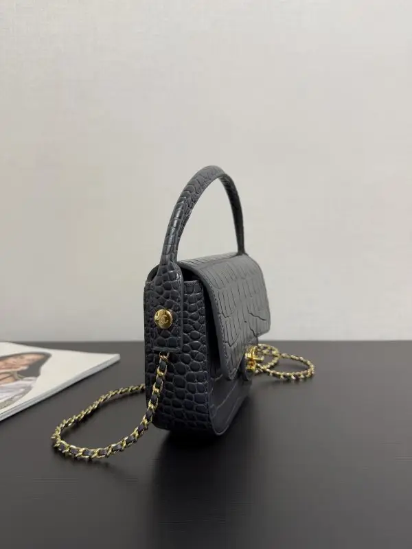 Chanel Сумка 26A Métiers d'Art 20 см в шкірі крокодила — Фото 2