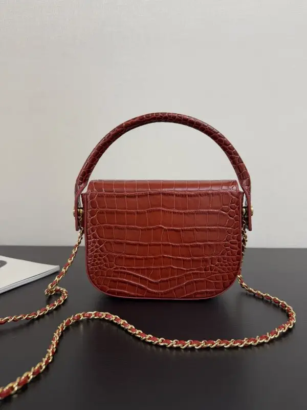 Chanel Сумка 26A Métiers d'Art 20 см в шкірі крокодила — Фото 3