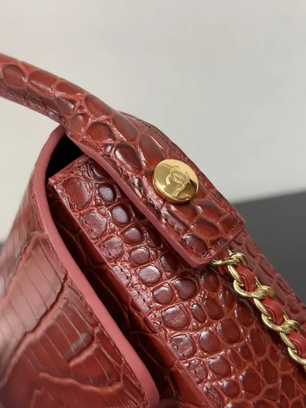 Chanel Сумка 26A Métiers d'Art 20 см в шкірі крокодила — Фото 4