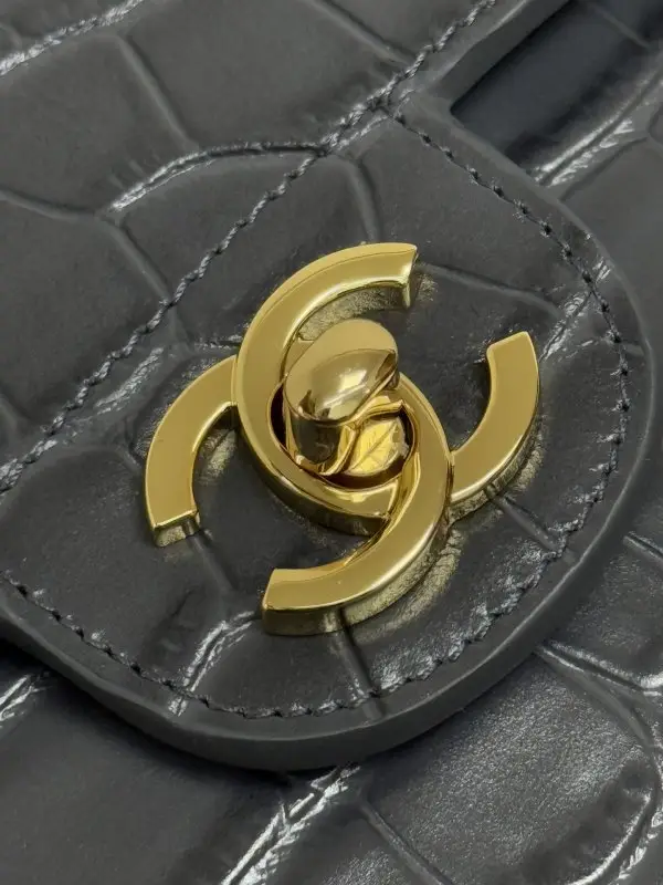 Chanel Сумка 26A Métiers d'Art 20 см в шкірі крокодила — Фото 4