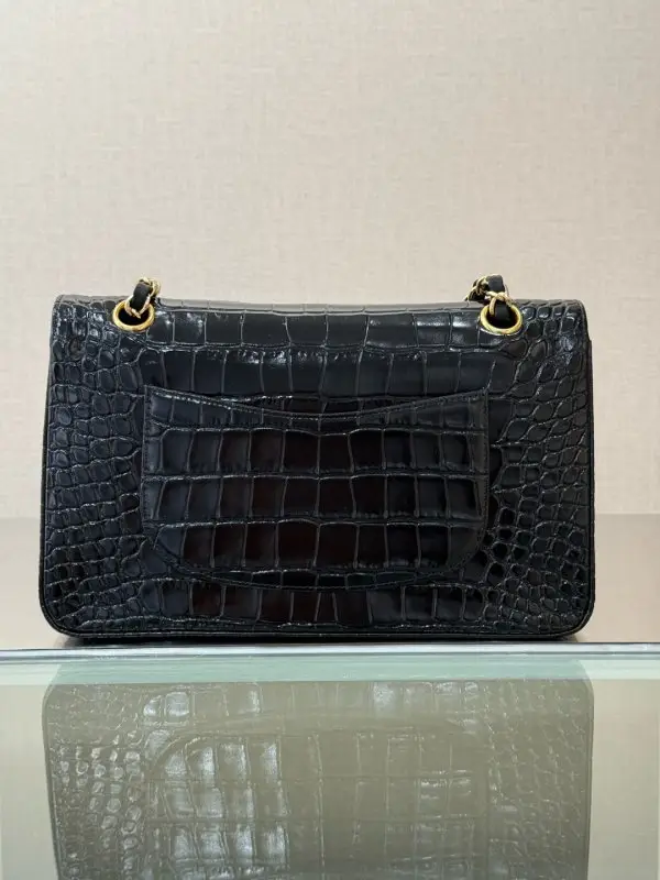 Chanel A bag across shoulder Double Flap 23 cm of skin crocodile — Photo 2