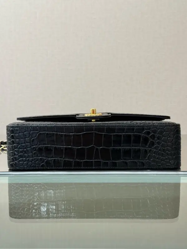 Chanel A bag across shoulder Double Flap 23 cm of skin crocodile — Photo 3