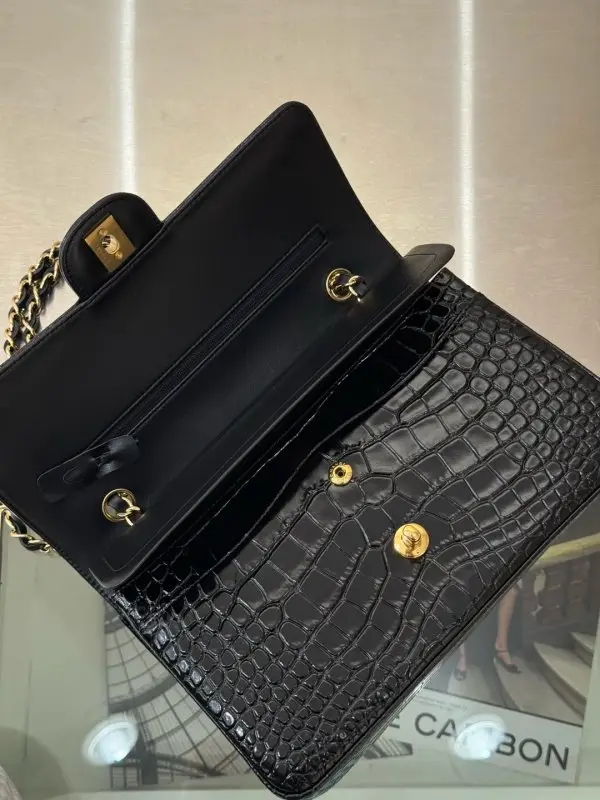 Chanel A bag across shoulder Double Flap 23 cm of skin crocodile — Photo 5