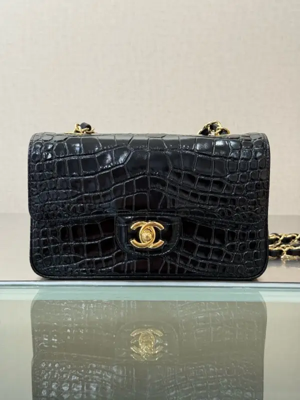 Chanel — Сумка через плече small Double Flap 20 см з шкіри крокодила