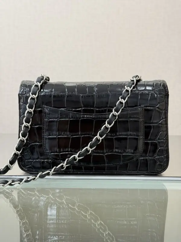 Chanel A bag across shoulder small Double Flap 20 cm of skin crocodile — Photo 2