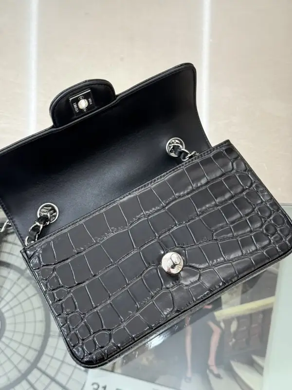 Chanel A bag across shoulder small Double Flap 20 cm of skin crocodile — Photo 4