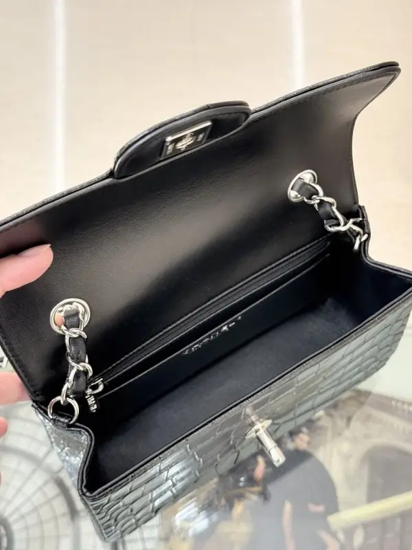 Chanel A bag across shoulder small Double Flap 20 cm of skin crocodile — Photo 5