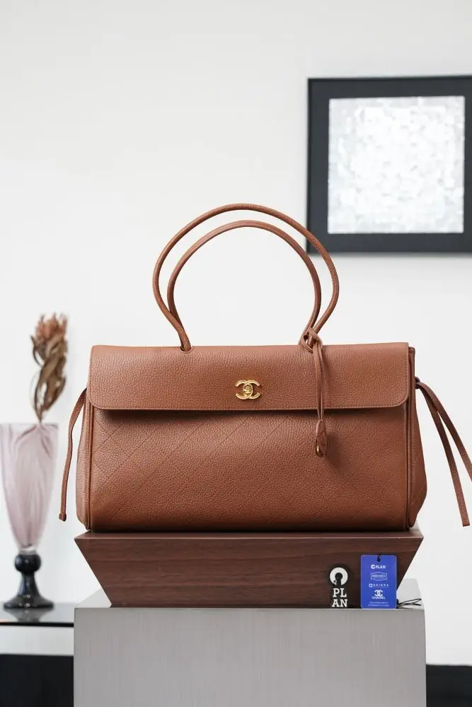 Chanel — Сумка багет 38 см з зернистої телячої шкіри