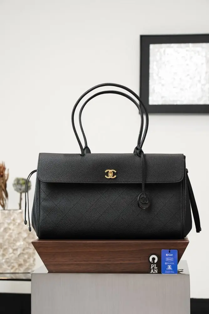 Chanel — Сумка багет 38 см з зернистої телячої шкіри