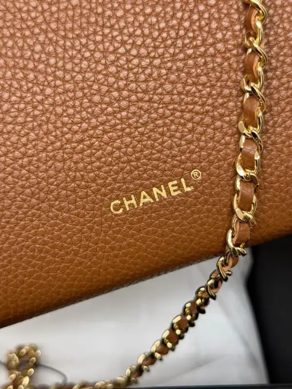Chanel A bag beautician leather 19 cm — Photo 2