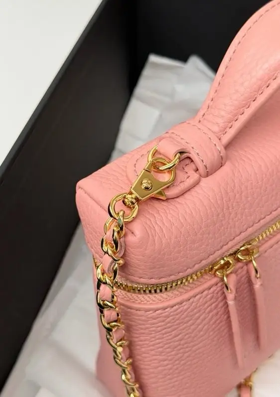 Chanel Сумка косметичка кожаная 19 см — Фото 4
