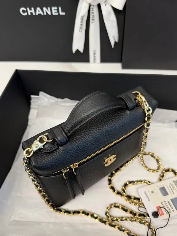 Chanel Сумка косметичка кожаная 19 см — Фото 4