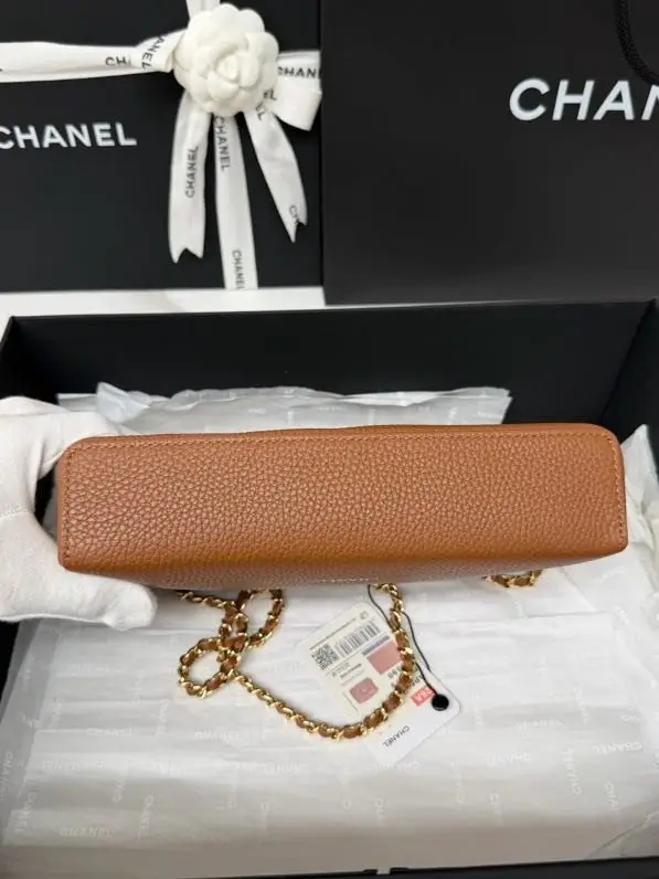 Chanel A bag beautician leather 19 cm — Photo 4