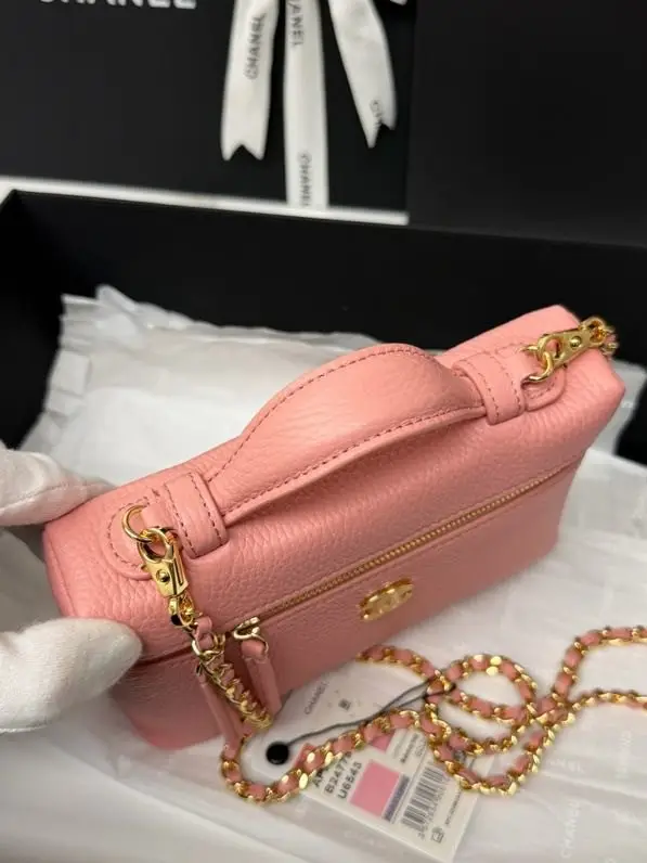 Chanel Сумка косметичка кожаная 19 см — Фото 5