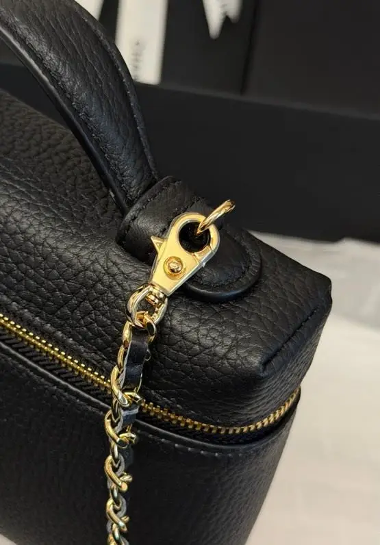 Chanel Сумка косметичка кожаная 19 см — Фото 5