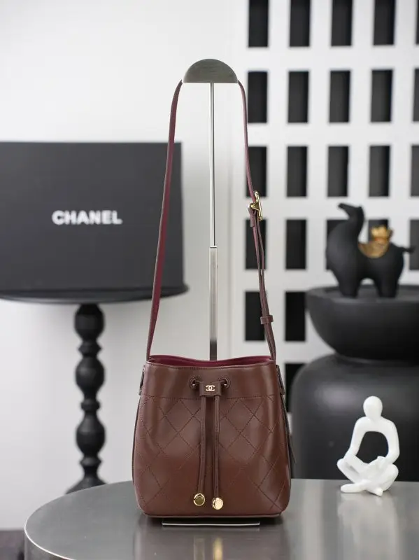 Chanel — A bag bucket leather 16 cm