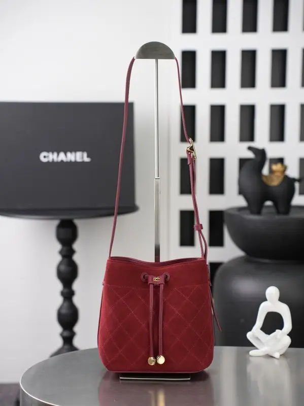 Chanel — A bag bucket leather 16 cm