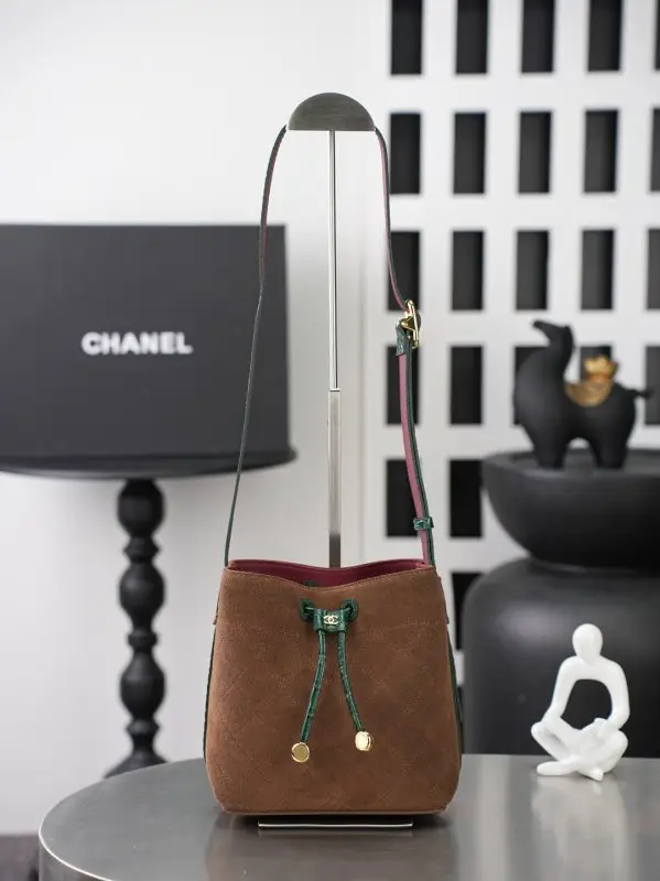 A bag bucket leather 16 cm