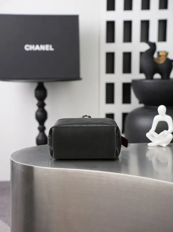 Chanel Сумка ведро кожаная 16 см — Фото 4