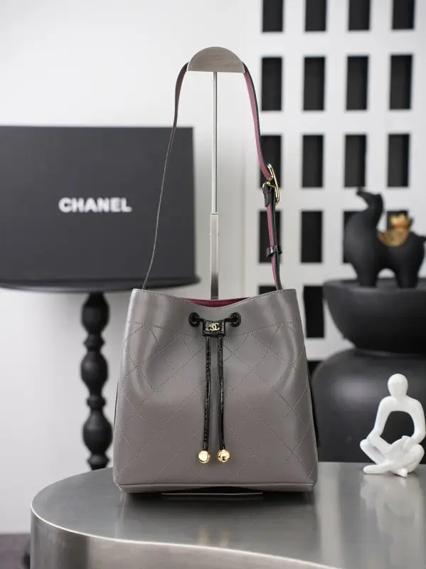 Chanel — A bag bucket leather 23 cm