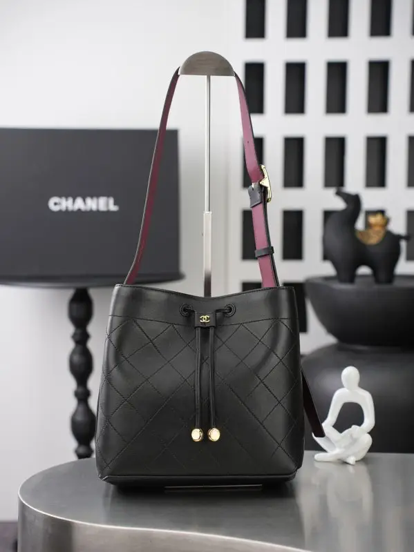 Chanel — A bag bucket leather 23 cm