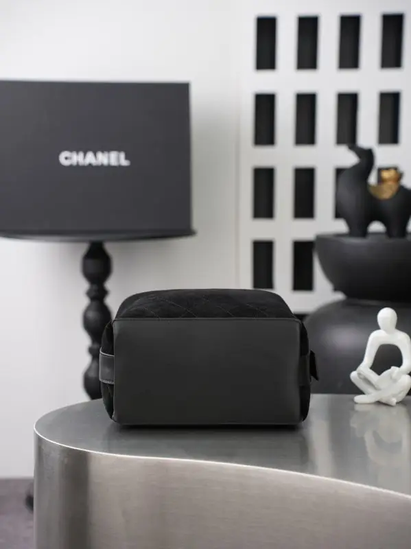 Chanel Сумка відро шкіряна 23 см — Фото 4