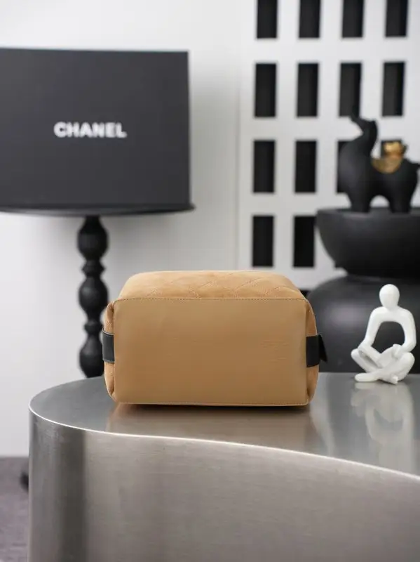 Chanel Сумка відро шкіряна 23 см — Фото 4