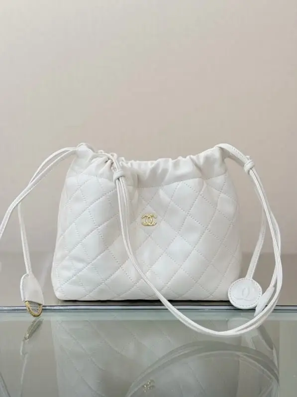 Chanel — A bag bucket leather Lucky Bag 22 cm