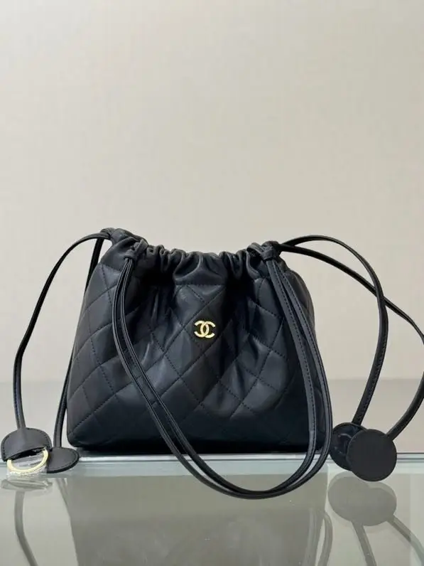 Chanel — A bag bucket leather Lucky Bag 22 cm