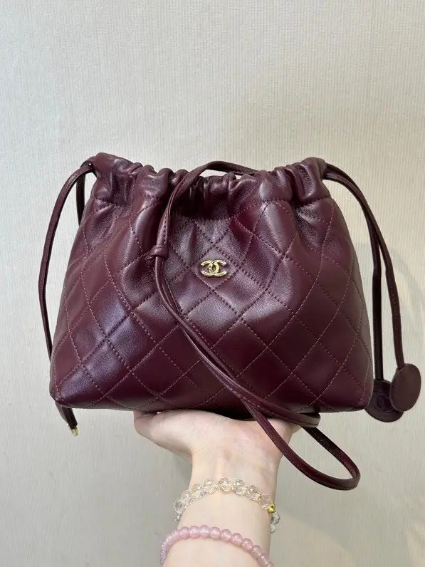 Chanel — A bag bucket leather Lucky Bag 22 cm