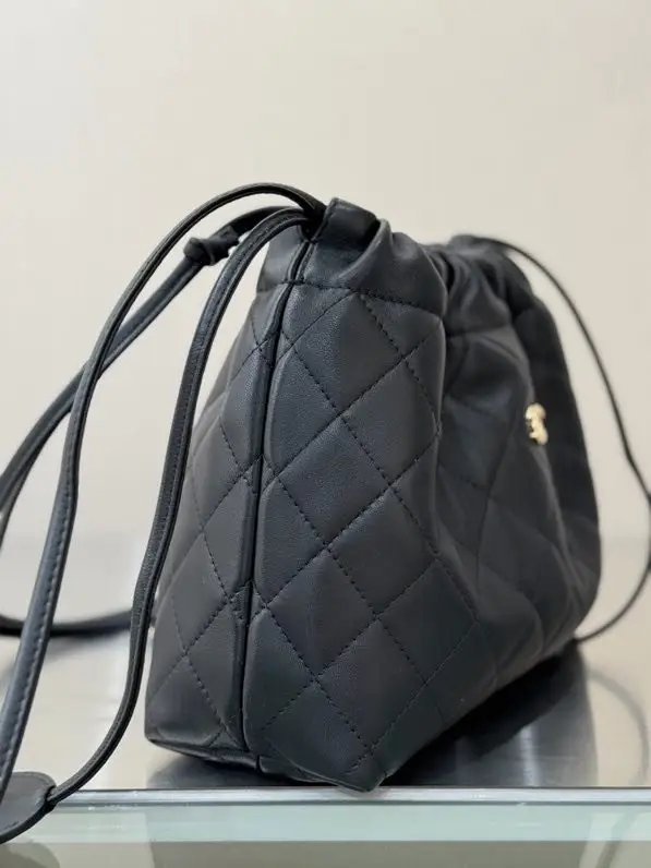 Chanel A bag bucket leather Lucky Bag 22 cm — Photo 3