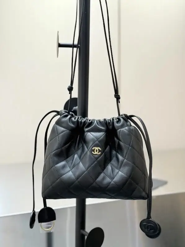 Chanel A bag bucket leather Lucky Bag 22 cm — Photo 4