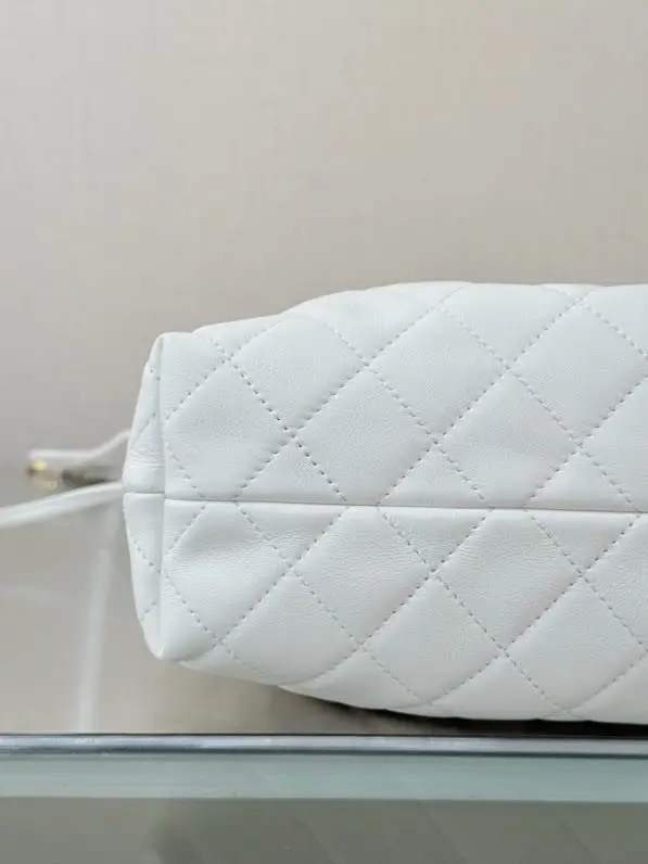 Chanel Сумка ведро кожаная Lucky Bag 22 см — Фото 5