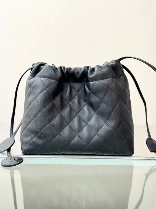 Chanel A bag bucket leather Lucky Bag 22 cm — Photo 5