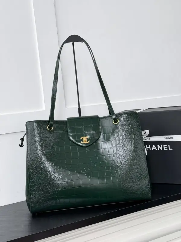 Chanel — Сумка Chanel 26S Dark Green Crocodile Tote 46 см
