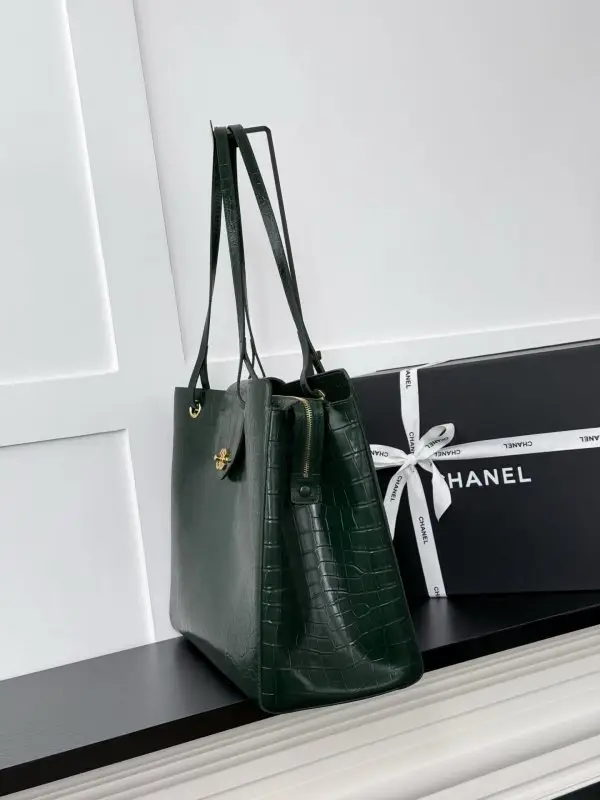 Chanel Сумка Chanel 26S Dark Green Crocodile Tote 46 см — Фото 3