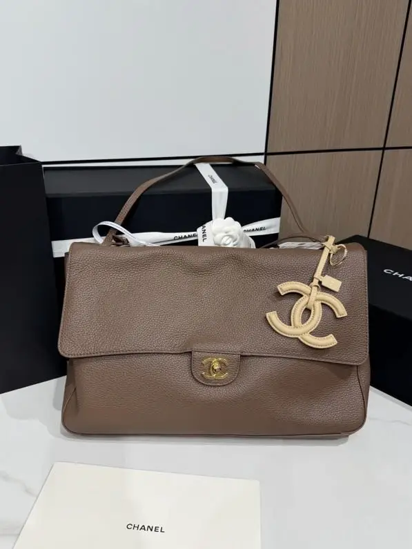 Chanel — Сумка Chanel 26S Jennie MAXI 38 см з м'якої телячої шкіри