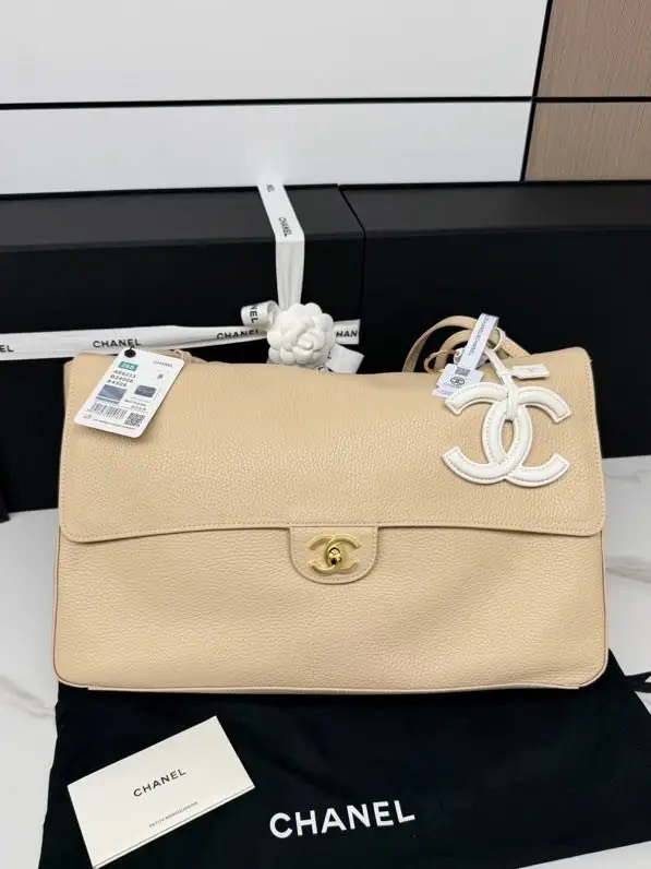 Chanel — A bag Chanel 26S Jennie MAXI 38 cm of soft veal skin