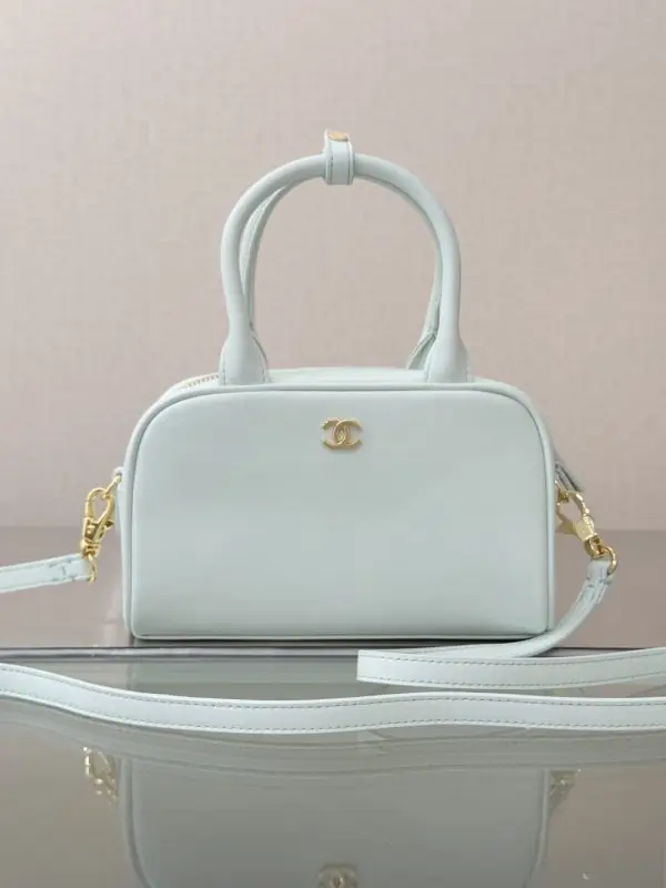 Chanel — Сумка Chanel Clutch 22 см з телячої шкіри з золотистої фурнитурой