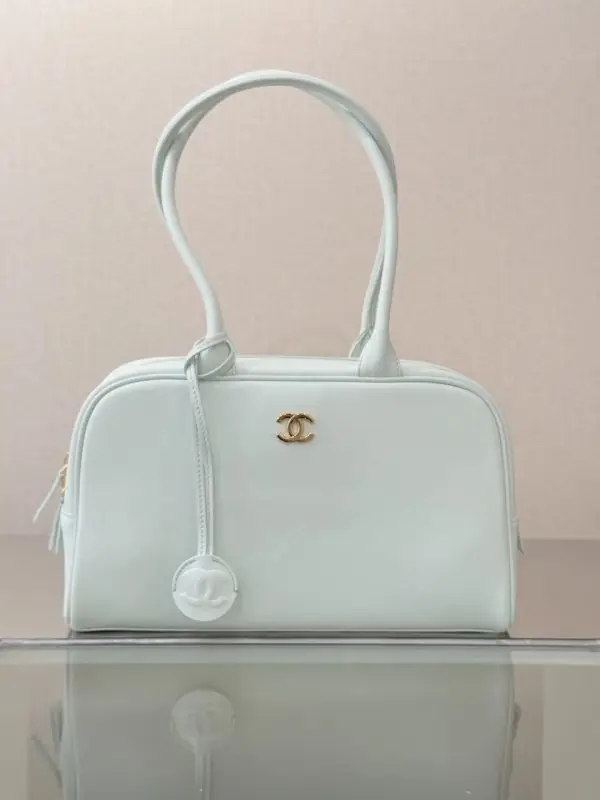 Chanel — Сумка Chanel Clutch 29 см из телячьей кожи с золотистой фурнитурой