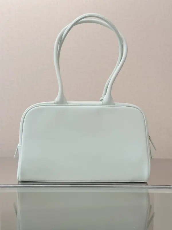 Chanel Сумка Chanel Clutch 29 см з телячої шкіри з золотистої фурнитурой — Фото 2