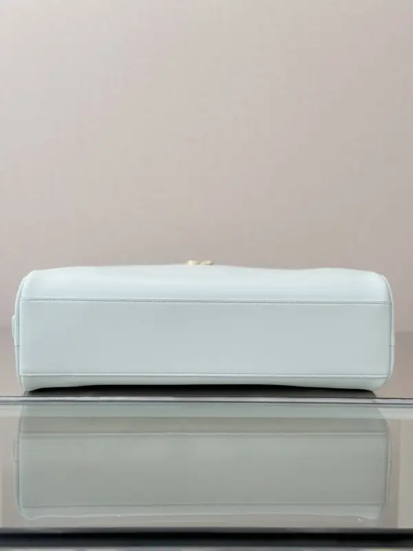 Chanel Сумка Chanel Clutch 29 см з телячої шкіри з золотистої фурнитурой — Фото 3