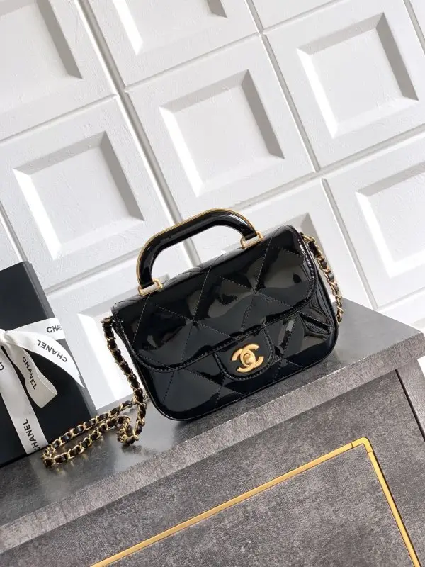 Chanel — A bag Chanel Flap Bag 18 cm Handle Mirror Calfskin
