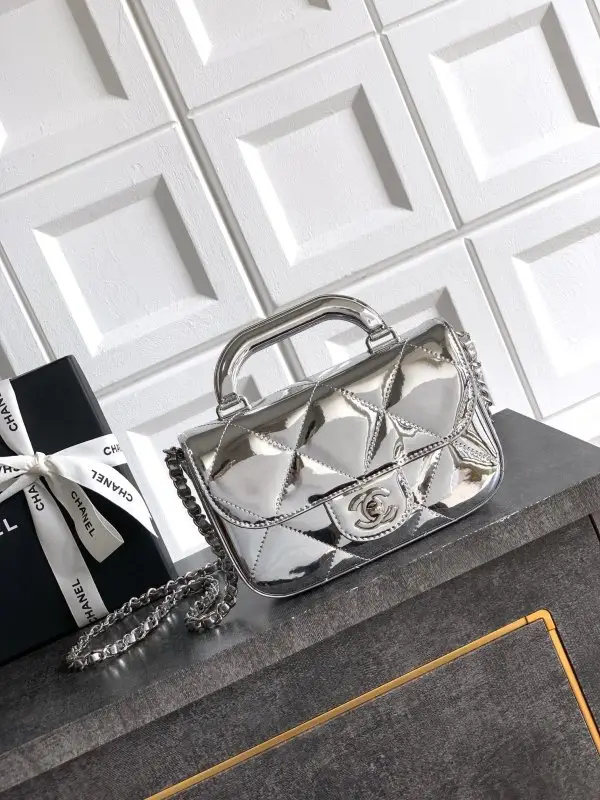 Chanel — A bag Chanel Flap Bag 18 cm Handle Mirror Calfskin