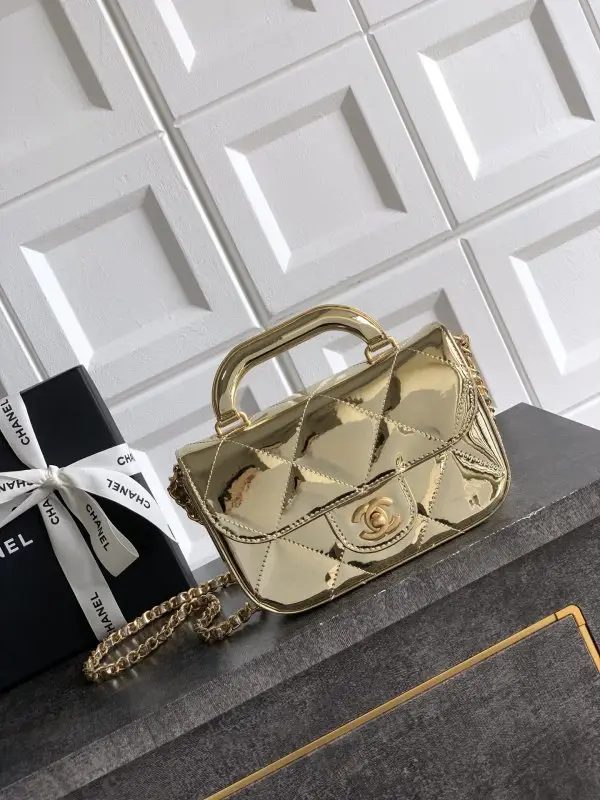 Chanel — A bag Chanel Flap Bag 18 cm Handle Mirror Calfskin