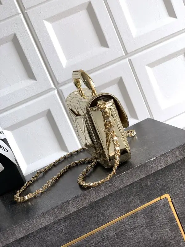 Chanel Сумка Chanel Flap Bag 18 см Handle Mirror Calfskin — Фото 2