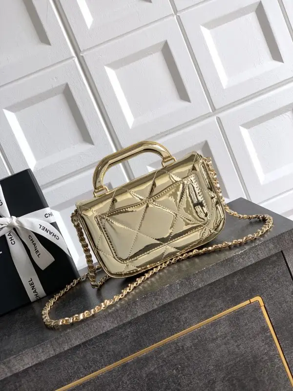 Chanel Сумка Chanel Flap Bag 18 см Handle Mirror Calfskin — Фото 3