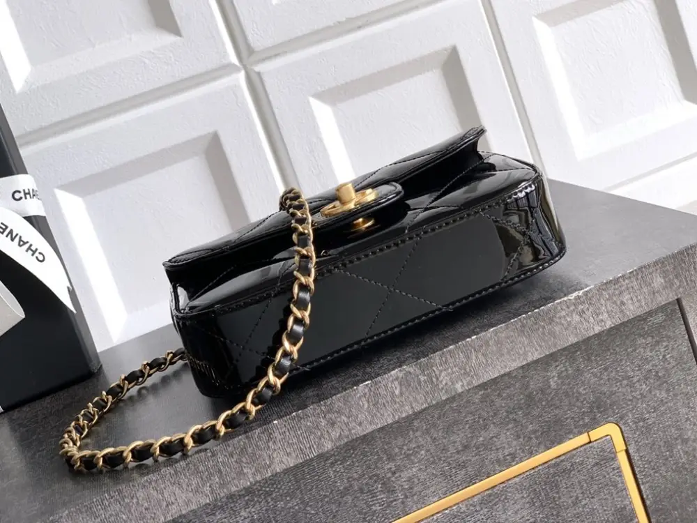 Chanel Сумка Chanel Flap Bag 18 см Handle Mirror Calfskin — Фото 4