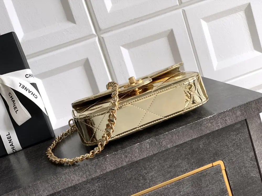 Chanel Сумка Chanel Flap Bag 18 см Handle Mirror Calfskin — Фото 4